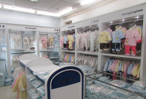 圣婴宝童装店铺展示