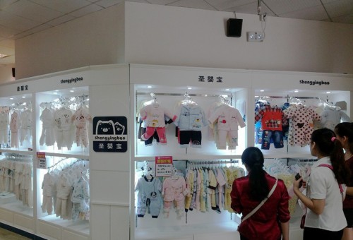 圣婴宝童装店铺展示