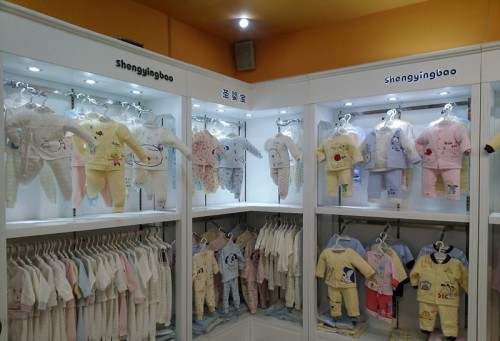 圣婴宝童装店铺展示