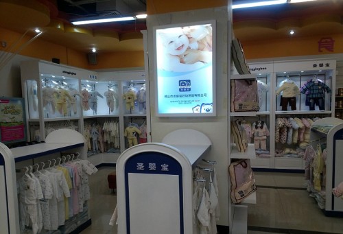 圣婴宝童装店铺展示