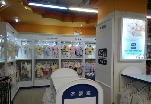 圣婴宝童装店铺展示