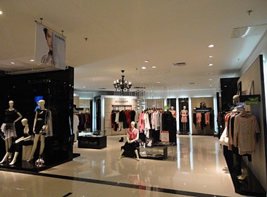 诗易茜女装店铺展示