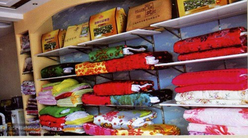 茬山金宝童装店铺展示