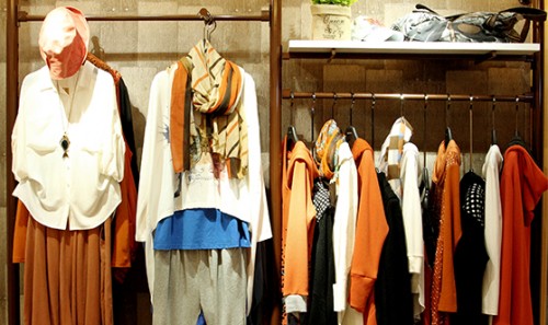 娅尼蒂凘女装店铺形象