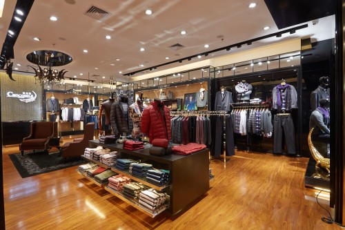 鳄鱼恤男装店铺展示