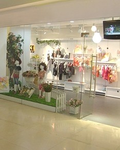 迪尼巴拉 童装店铺展示