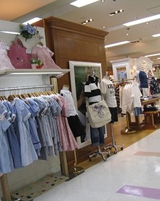 迪尼巴拉 童装店铺展示