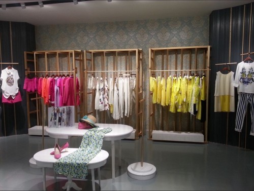 完美组合女装店铺形象