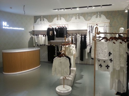 完美组合女装店铺形象