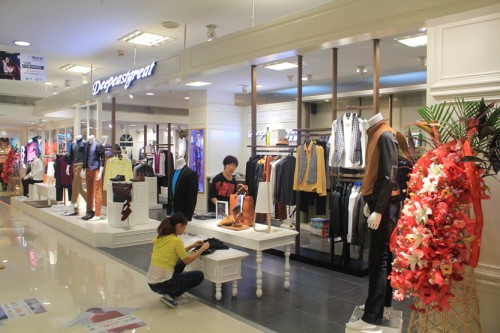 深东浩男装店铺展示