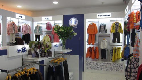 一休童装店铺展示