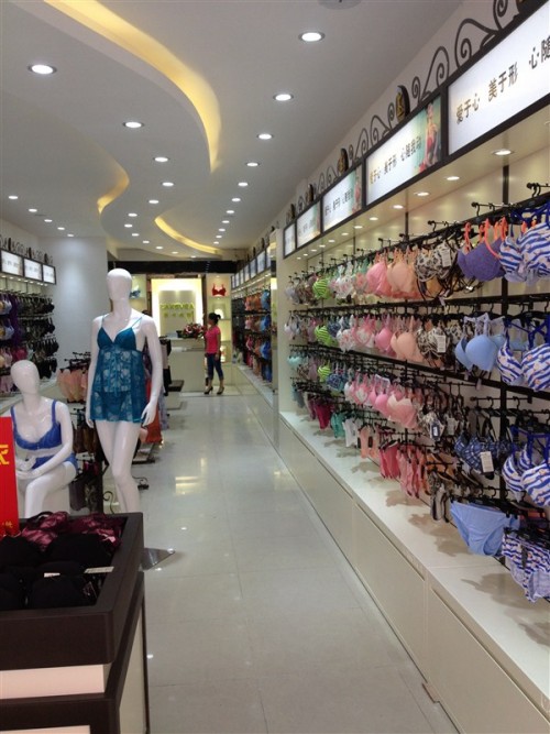 莱卡维雅内衣店铺展示