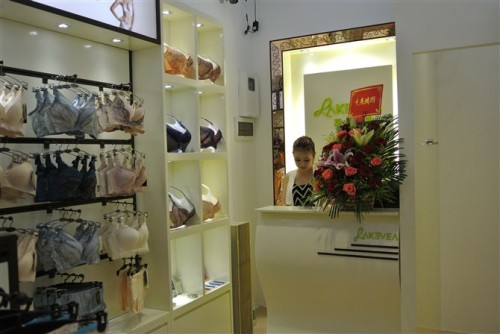 莱卡维雅内衣店铺展示