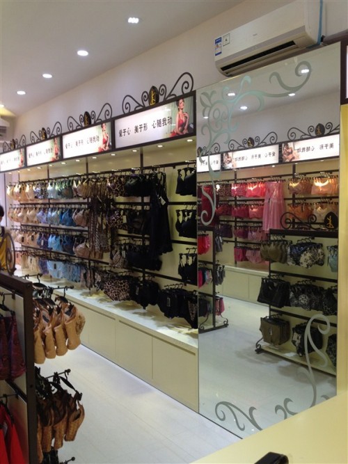 莱卡维雅内衣店铺展示