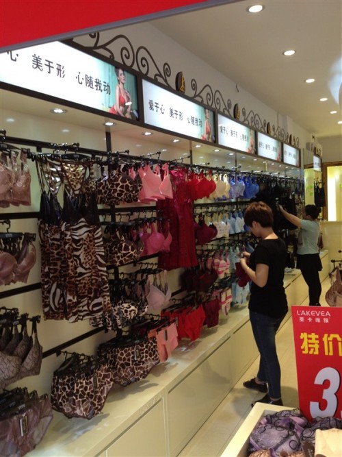 莱卡维雅内衣店铺展示