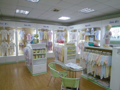诺比童装店铺展示