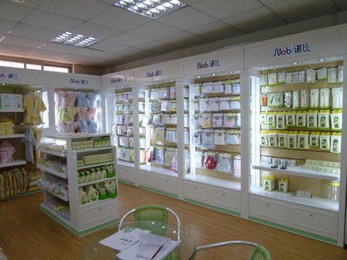 诺比童装店铺展示