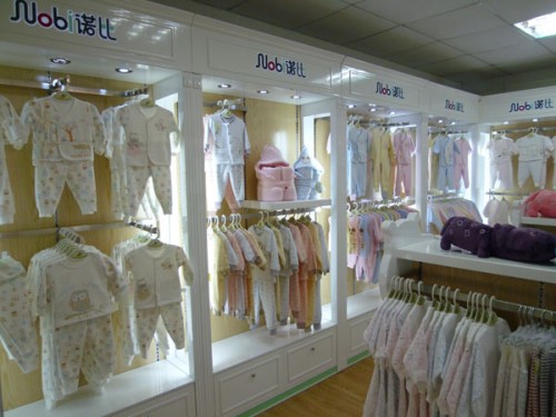 诺比童装店铺展示
