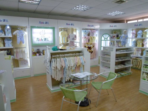诺比童装店铺展示