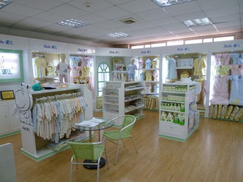 诺比童装店铺展示