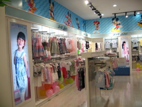 茜诗尔童装店铺展示