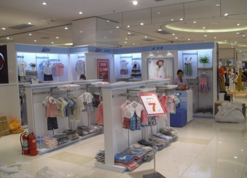 茜诗尔童装店铺展示