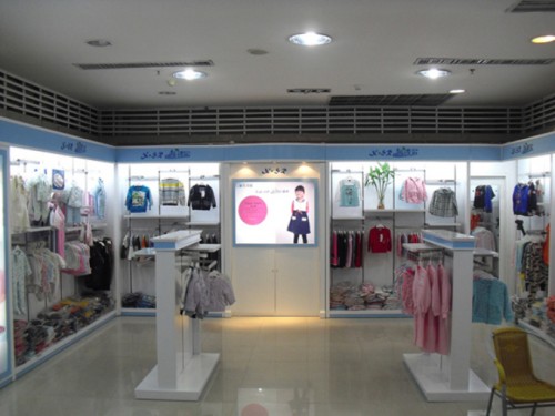 茜诗尔童装店铺展示