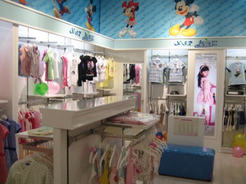 茜诗尔童装店铺展示