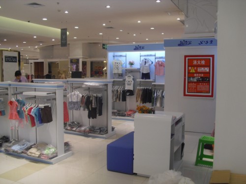 茜诗尔童装店铺展示