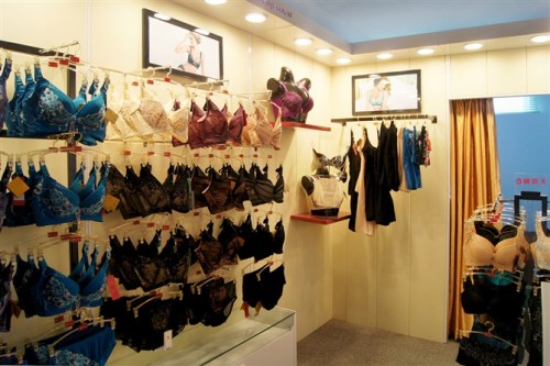 天资帼色内衣店铺形象