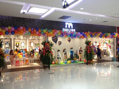 蜜逗童装店铺展示