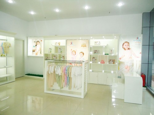 塔米拉拉童装店铺形象