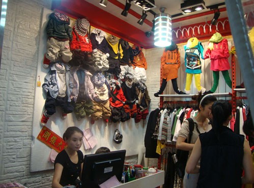 魔法橱窗童装店铺展示