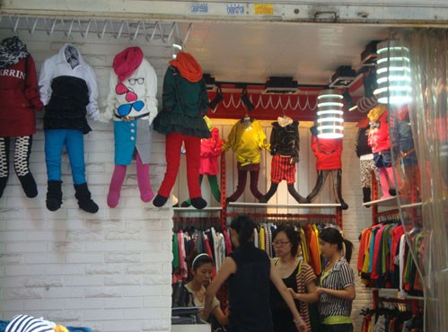 魔法橱窗童装店铺展示