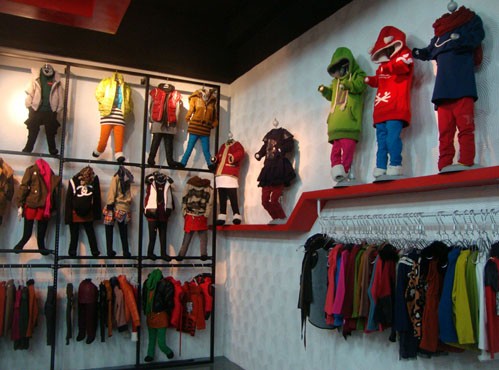 魔法橱窗童装店铺展示