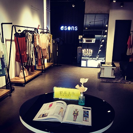 爱城市女装店铺形象