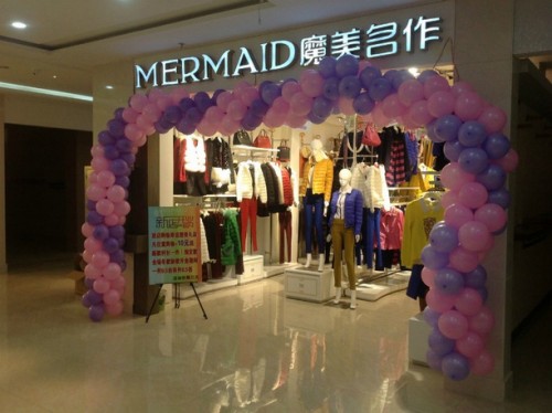 魔美名作女装店铺展示