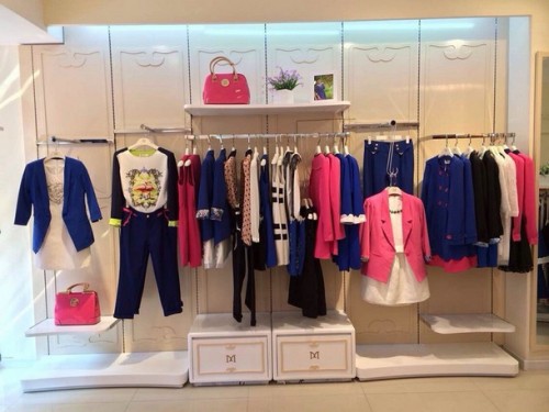 魔美名作女装店铺展示