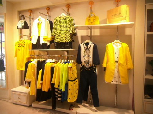 魔美名作女装店铺展示