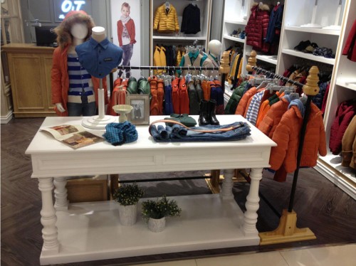 欧一泰童装店铺形象