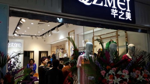 芊之美女装店铺展示