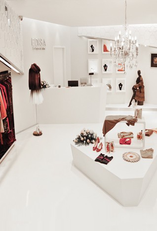 伊缔莎女装店铺展示