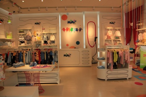 迷你铅笔童装店铺展示