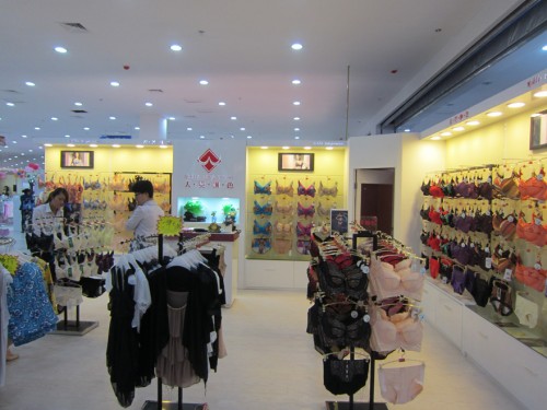 天资帼色内衣店铺形象