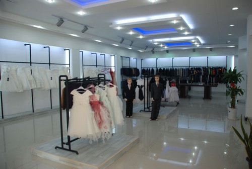 恋采依童装店铺形象