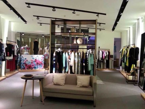 皑如女装店铺形象