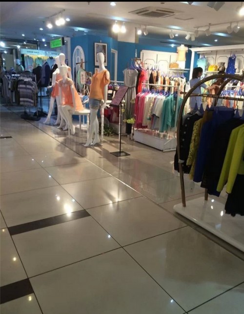 白筱雅女装店铺展示