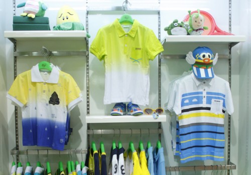 木木雨雨童装店铺展示