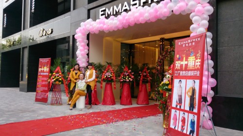 爱玛诗菲女装店铺展示