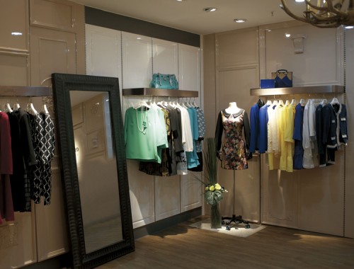 施舜女装店铺展示